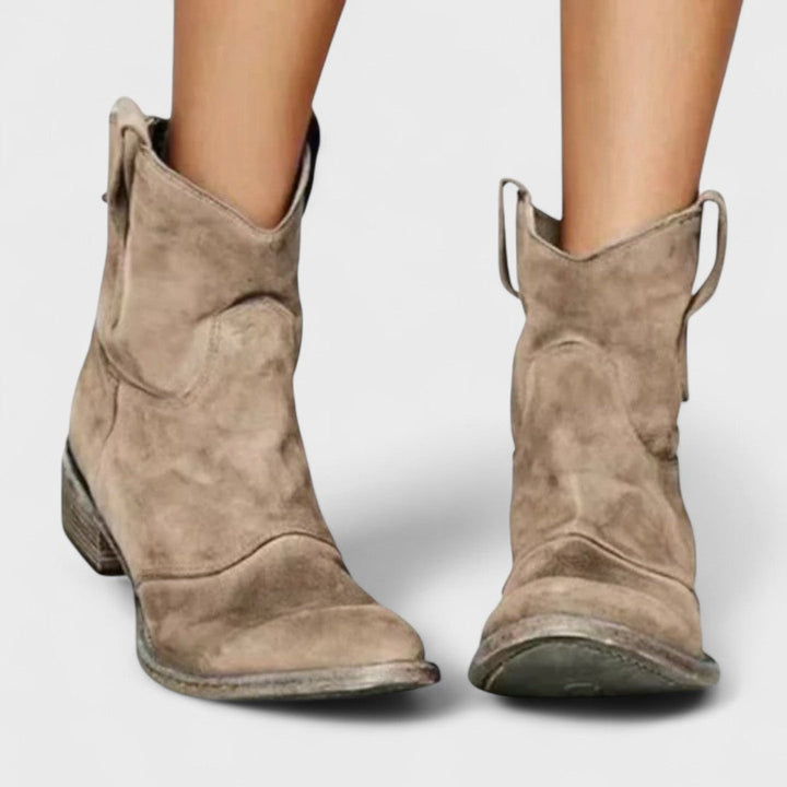 Carlotta - Botins elegantes e intemporais