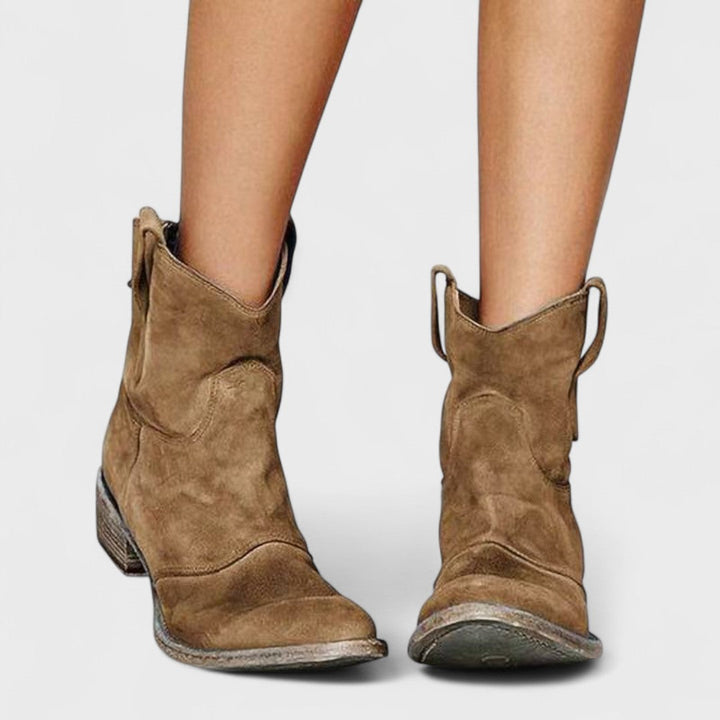 Carlotta - Botins elegantes e intemporais